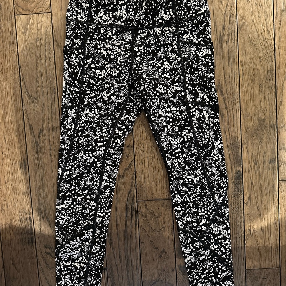 Lululemon Athletica Black and White Speckled Leggings